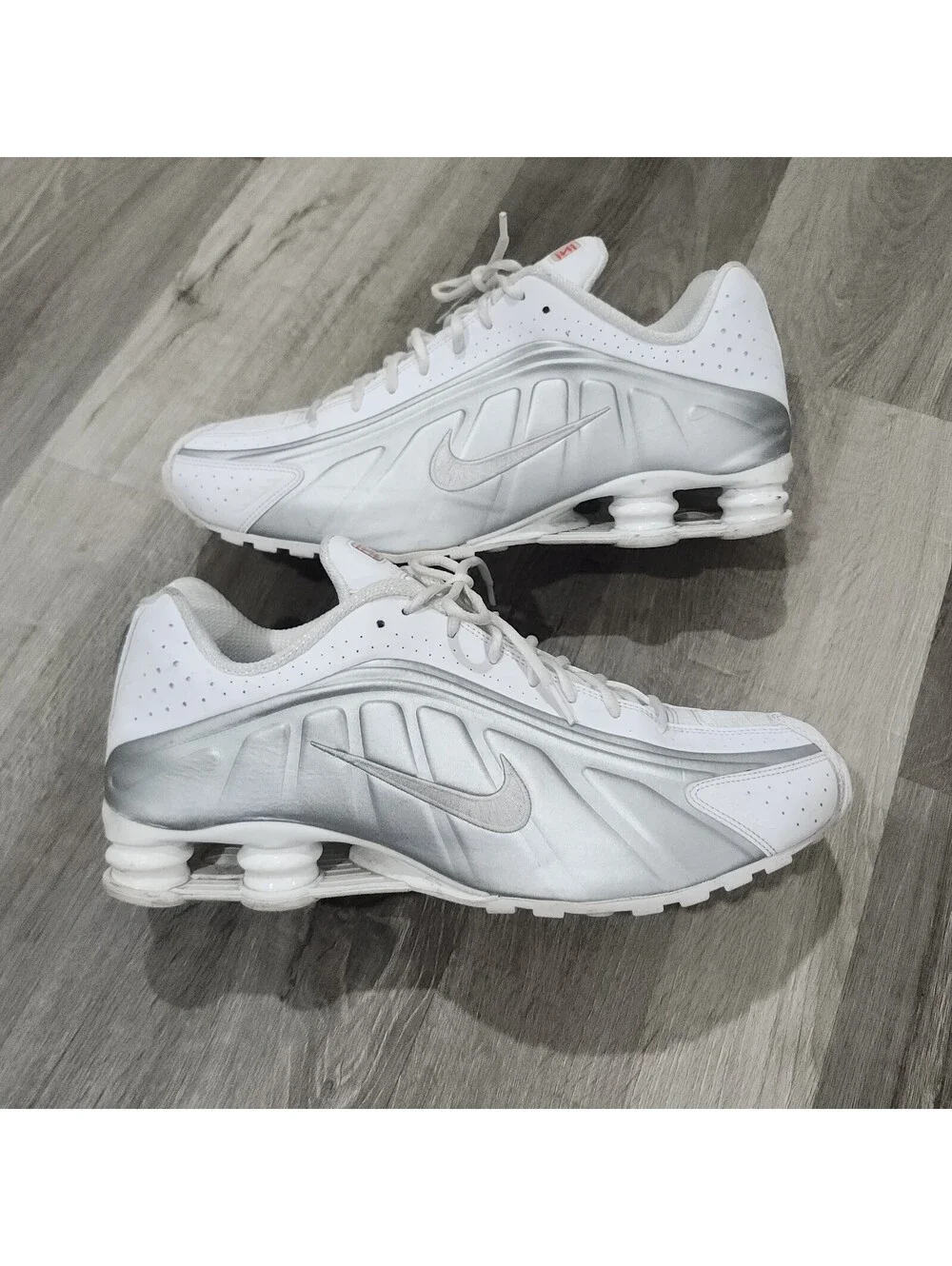 Nike Shox R4 White Metallic Silver HQ1988-101 Mens 15 Running Hype Casual Sport